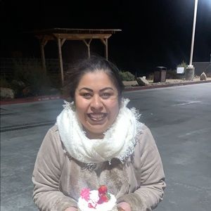 Meet your Posher, Claudia